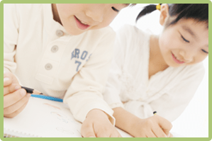 幼児教室モンテッソーリ教育を基に、上質な教具を使い学ぶ力を伸ばします。